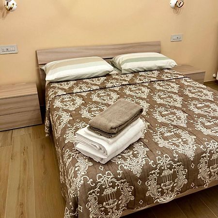 Affittacamere La Quiete Арона Екстер'єр фото